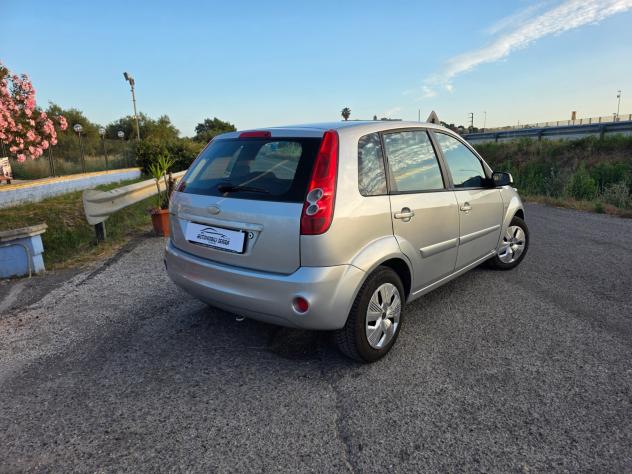 Ford Fiesta 1.2 16V 5p. Titanium - Foto 5