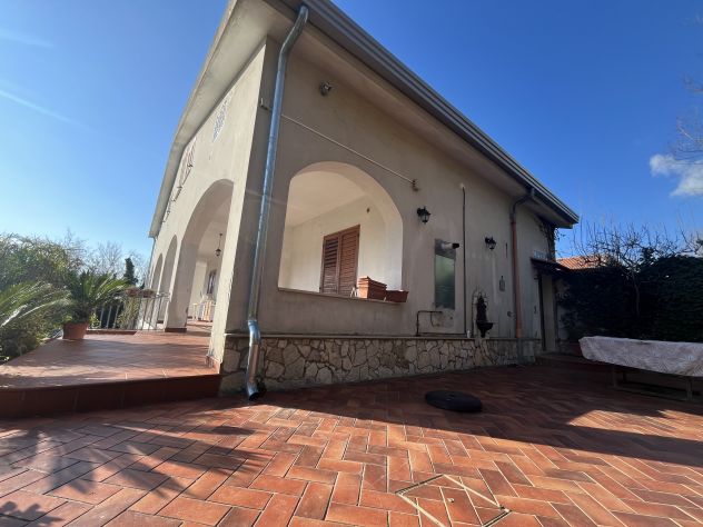 VILLA BIFAMILIARE CON 500 MQ DI GIARDINO - Foto 2