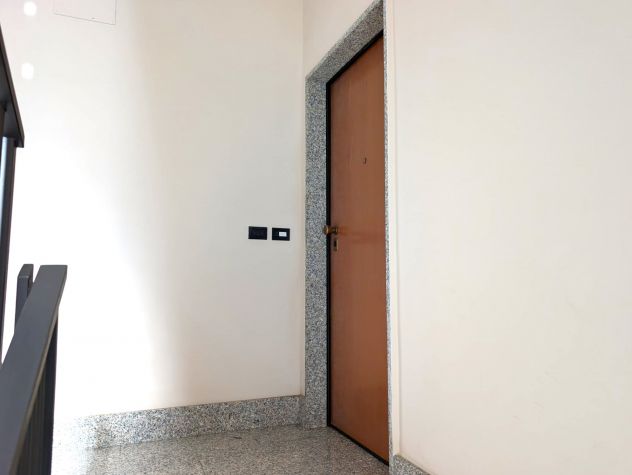 Lauropoli: appartamento allo stato rustico con garage - Foto 3