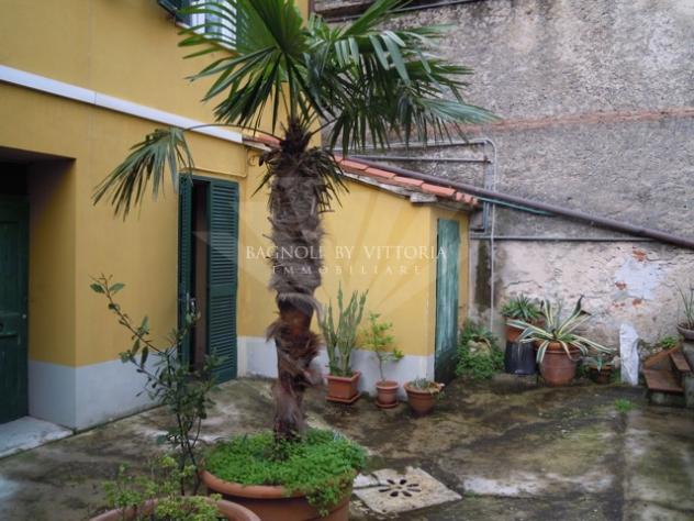 APPARTAMENTO INDIPENDENTE di 10 vani e di 175 mq (PIETRASANTA - Pietrasanta Centro Storico) rif. 725 - Foto 4