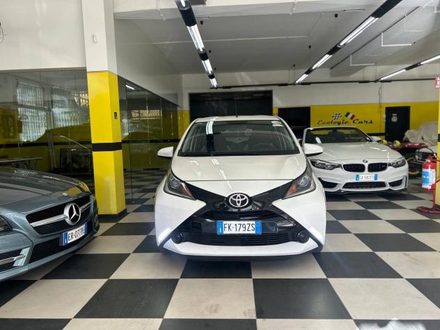 Toyota Aygo 1.0 VVT-i 69 CV 5 porte x-black TSS - Foto 2
