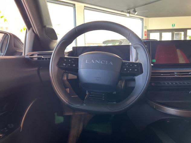 Lancia Ypsilon Ypsilon 54kWh LX 156cv - Foto 8