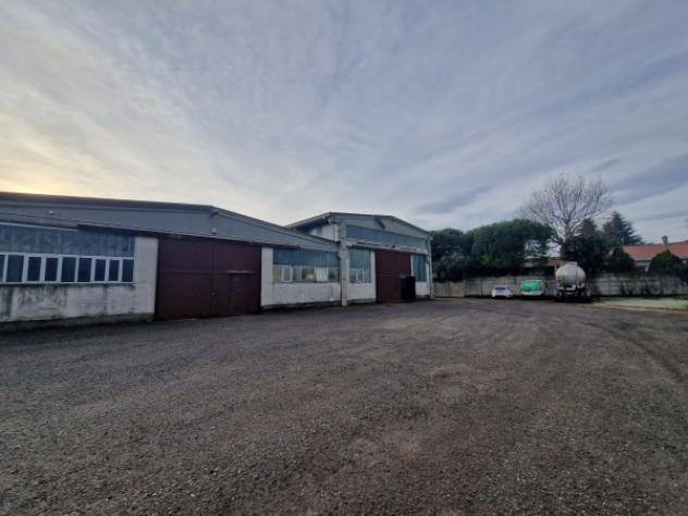 Immobile di 3040 m² con 4 locali in vendita a Lainate