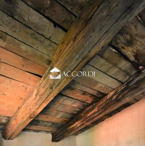 Rustico di importanti dimensioni da ristrutturare, ambientato nella tranquillità della campagna in località del Comune di Godega di Sant'Urbano - Foto 5