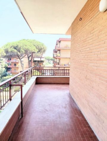 LADISPOLI QUADRILOCALE ARREDATO CON TERRAZZO PRIVATO. - Foto 3