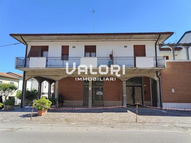 AMPIO LOCALE COMMERCIALE/ARTIGIANALE CON INGRESSO INDIPENDENTE E PARCHEGGI PRIVATI - Foto 2