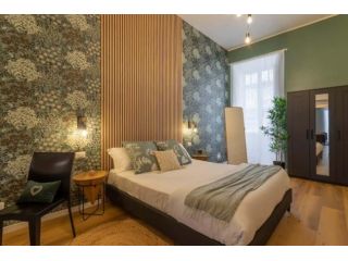 Isabella Stylish Apartment with Garden