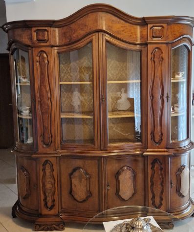 Credenza con vetrina