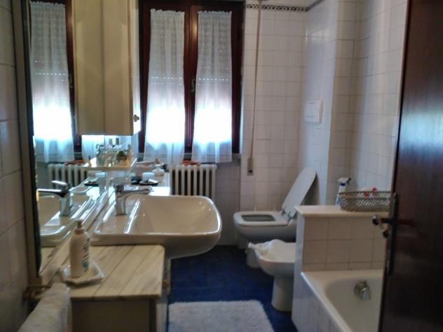 Villa bifamigliare su piu' piani con possibilita' di divisione in due unita' distinte con ingressi separati .La casa è cosi composta da : pt ingresso - Foto 9