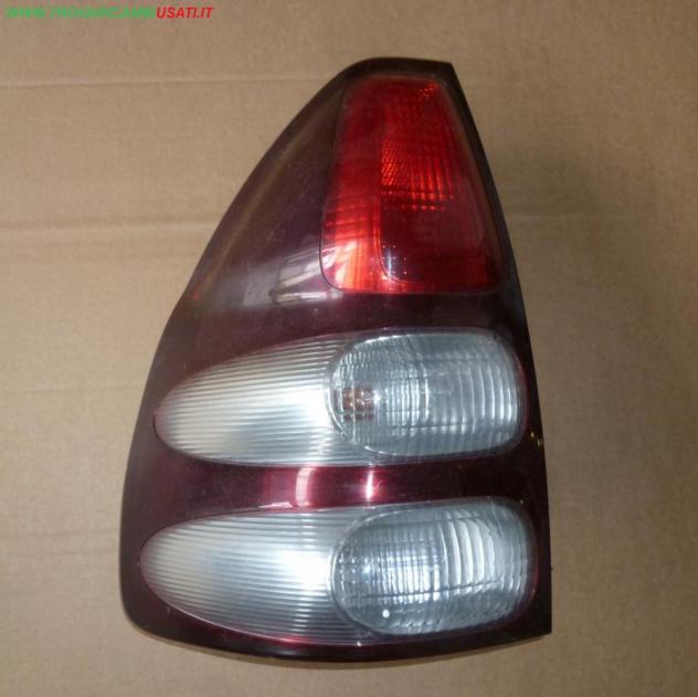 FANALE POST.S. FUME TOYOTA LAND CRUISER (KDJ120/KDJ125)  Parti elettriche  Fanaleria  Fanali  Fanale post. sx. TOYOTA - LAND CRUISER - 01-01-2003 - 01