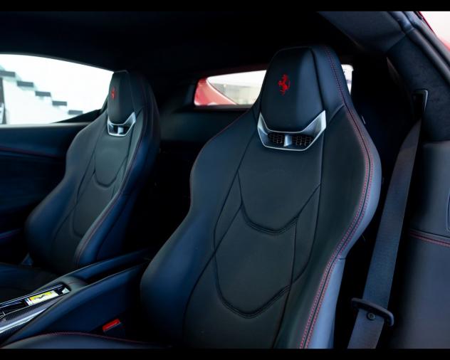 Ferrari 296 GTB 3.0 Hybrid DCT - Foto 6