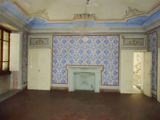 PALAZZO di 30 vani e di 1040 mq (CASTELFIORENTINO) rif. C 150