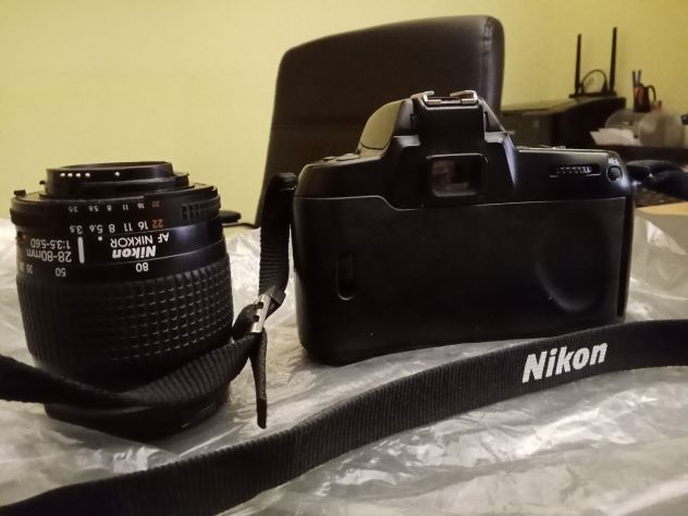 Nikon F70 (macchina fotografica a pellicola) - Foto 2