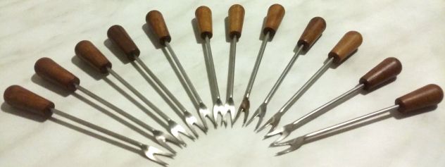 Set 12 forchettine a due denti x antipasti,olive,cipolle e contenitore in legno - Foto 2