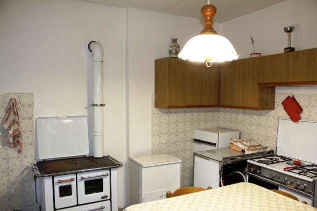 Baschi - casale con 6000 mq di terreno in vendita in posizione dominante e panoramica - Foto 3