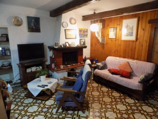 VENDESI Casa semi indipendente 200 mq TOTALI A Conio , frazione di Borgomaro , con cantina, corte e rustico e grande locale da dividere - Foto 6