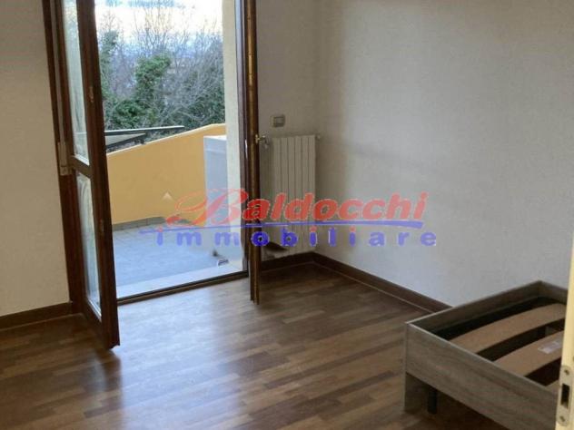 ZONA SEMICENTRALE - APPARTAMENTO TRILOCALE CON TERRAZZO E GARAGE - Foto 12