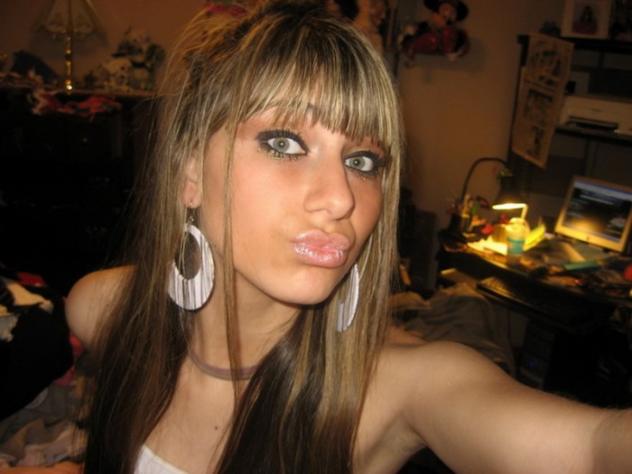 Donna di Ladispoli, 27 anni. Fisico Normale Tel: