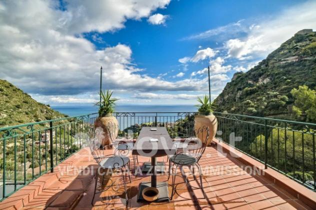 Villa di 180 m² con 4 locali in vendita a Taormina