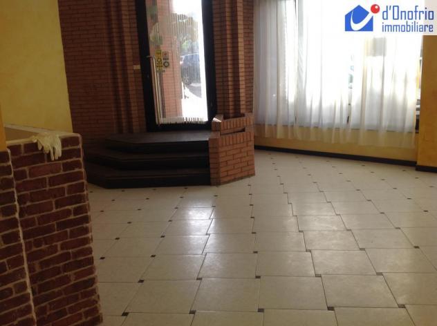 LOCASI VIA TRIESTE NEGOZIO OTTIMO ANCHE PER UFFICIO - Foto 6
