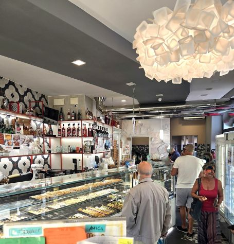bar gelateria pasticceria tav.calda zona prenestino cedo in vendita