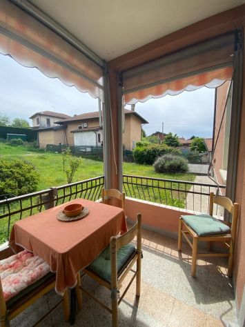Travedona Monate - ampio appartamento con balcone, terrazzo e cantina