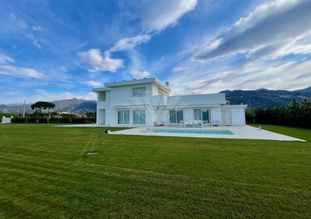 VILLA di 12 vani e di 180 mq (PIETRASANTA) rif. 442/VV - Foto 3