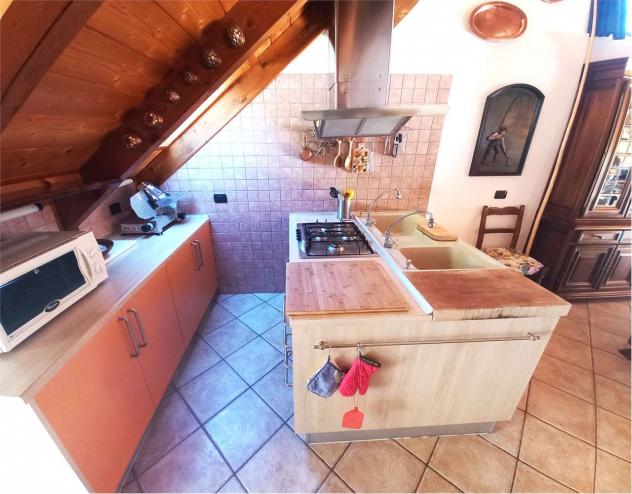 V000545 - SPLENDIDA CASA RISTRUTTURATA - DUE APPARTAMENTI E CORTILE - Foto 8