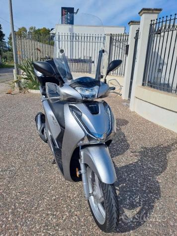 Honda SH 125 ABS 2018 KM 10700 GARANZIA - Foto 2