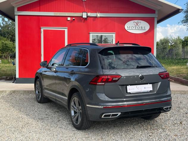 Volkswagen Tiguan R-Line 2.0 TDI 150 CV DSG - Foto 10