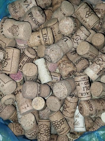 Tappi di sughero usati, di vario genere (vino, spumante, ecc.). - Foto 2