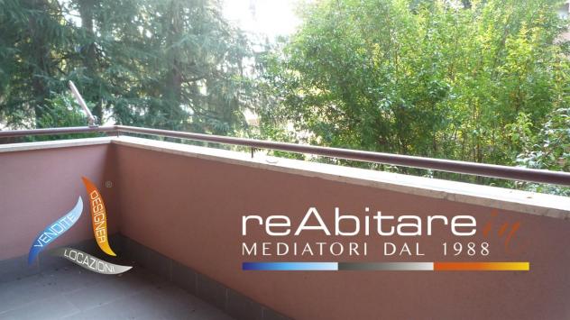 Quadrilocale luminoso con terrazzino e box doppio - libero subito - Foto 2