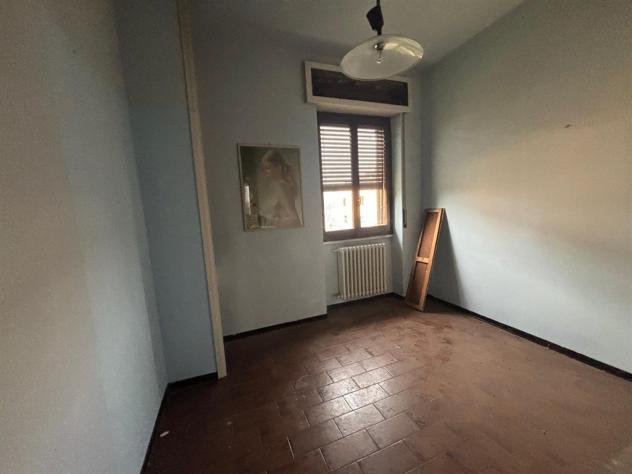 VILLA SINGOLA CON DUE APPARTAMENTI DA PARZIALMENTE RISTRUTTURARE - Foto 19