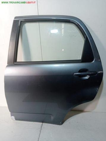 PORTA POST. SX GRIGIO MEDIO MET. CON AL / SE / MANIGLIA 999-U1559916 Carrozzeria  Lamierati esterni  Porte  Porta post. sx. DAIHATSU - TERIOS - 2006