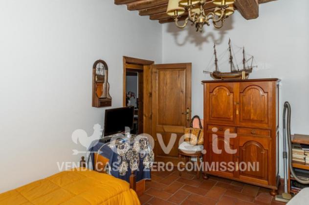 Casa indipendente di 150 m² con più di 5 locali e box auto in vendita a Cetona - Foto 4