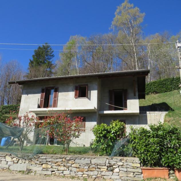 Miazzina - ZONA SASSO DI PALA VENDESI VILLA CON GIARDINO PRIVATO
