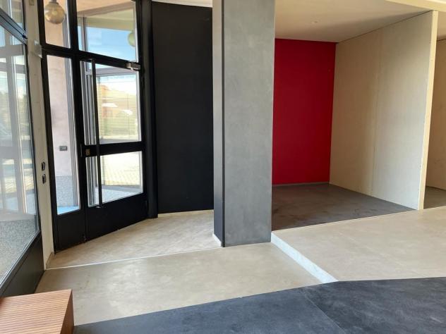 negozio con vetrina, posteggio riservato - magazzino - Foto 16