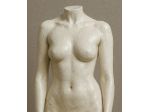 Modella per progetto scultoreo di nudo artistico