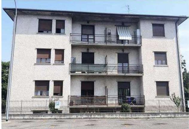 132/2025 U BS - Appartamento plurilocale al piano secondo, con autorimessa in asta a Castelcovati