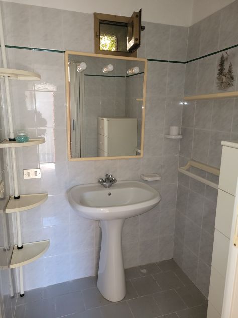CASA INDIPENDENTE CON CORTILE E GIARDINO ESCLUSIVO - Foto 8