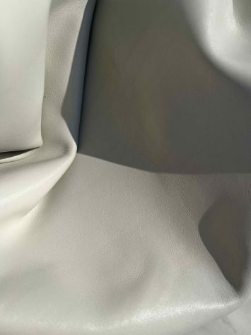 Pellame bianco panna bottalato per creazioni artistiche