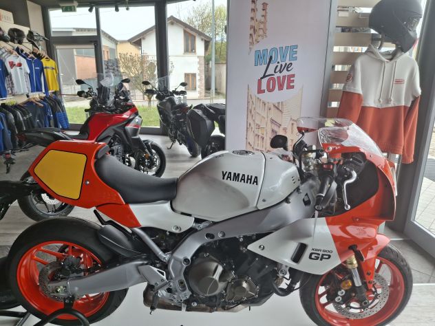 YAMAHA XSR900 GP LEGEND RED 2026 KM 0 - Foto 7