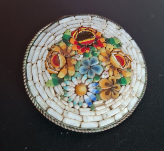 Spilla primi '900 in micromosaico floreale su ottone . - Foto 3