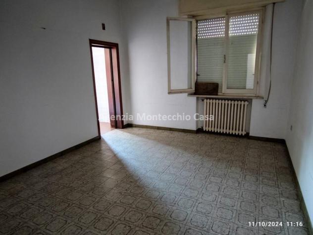 Casa singola con due appartamenti, mansarda, tre garage e scoperto esclusivo. - Foto 10