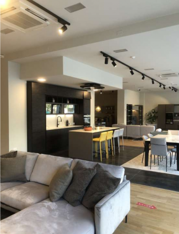 Show Room in vendita a Forlì