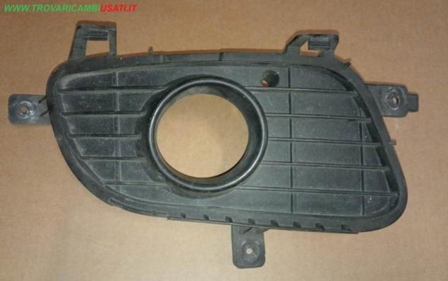 GRIGLIA LAT.D.PARAURTI ANT. A1698850622 999-U65749 Carrozzeria  Lamierati esterni  Paraurti  Griglia di ven MERCEDES - CLASSE A W169 - 2004  2012