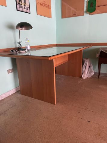 TAVOLO IN LEGNO CON CRISTALLO - Foto 4