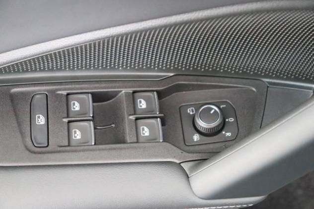 VOLKSWAGEN Tiguan 2.0 TDI 193 CV DSG 4MOTION R-Line Plus Tett&Gancio rif. 22741316 - Foto 10