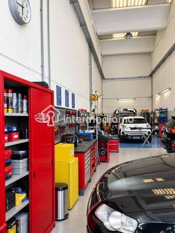 ATTIVITÀ DI AUTOCARROZZERIA COMPLETA, CON CAPANNONE ATTREZZATO - Foto 5