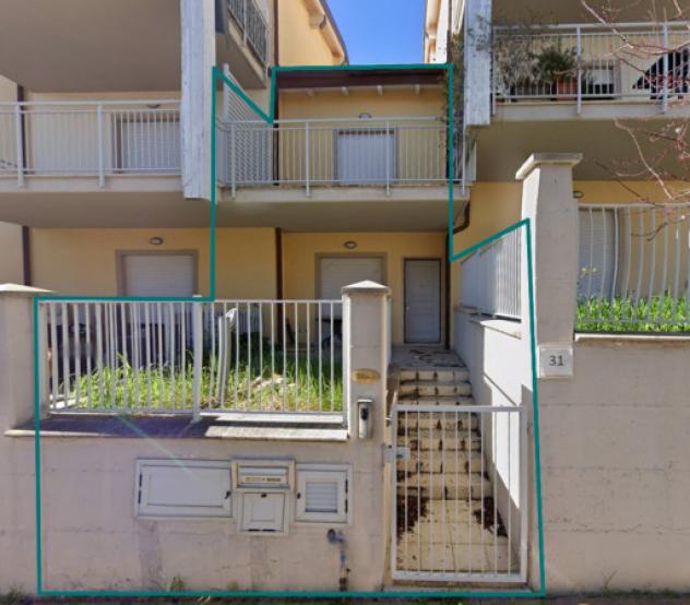 Immobile in asta di 97 m² con più di 5 locali e box auto in vendita a Fermo